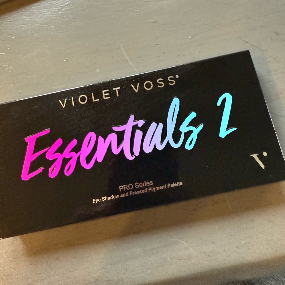 Violet Voss Essentials 2 PRO Series Palette